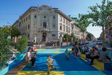 Tactical placemaking Milánóban. Via Spoleto. Fotó (c) Bloomberg Associates. Forrás: Cooperative City
