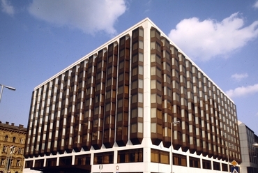 Széchenyi István (Roosevelt) tér, Atrium Hyatt szálloda, 1982. Forrás: Fortepan / Gábor Viktor
