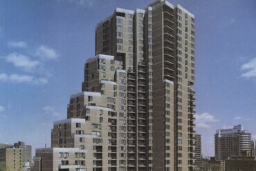 A La Cité épületegyüttes Montréal belvárosában. [David Savides. Forrás: Schmertz 1978, 113. o.]
